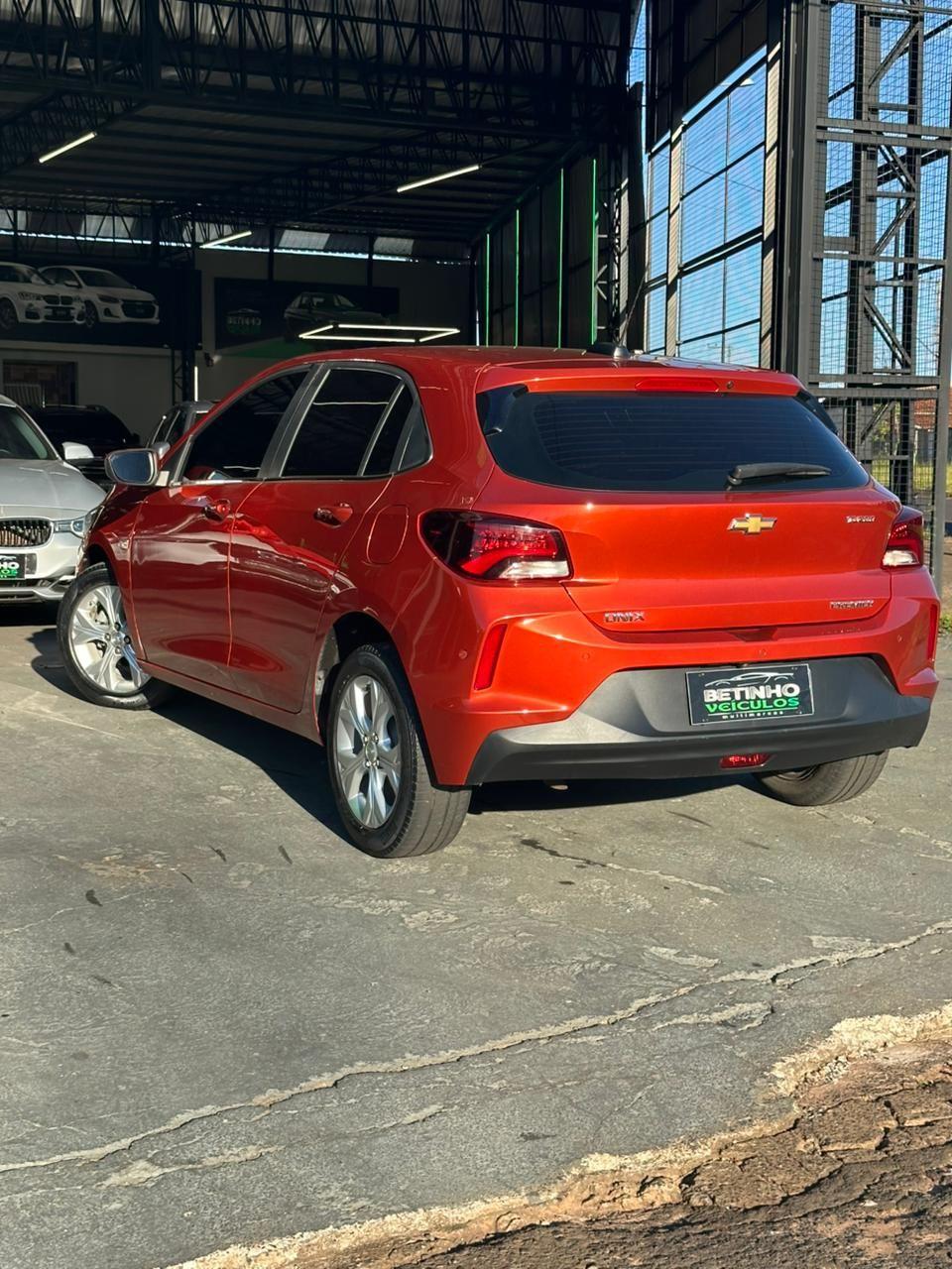 CHEVROLET Onix Hatch - Foto