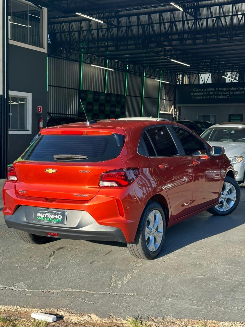 CHEVROLET Onix Hatch - Foto