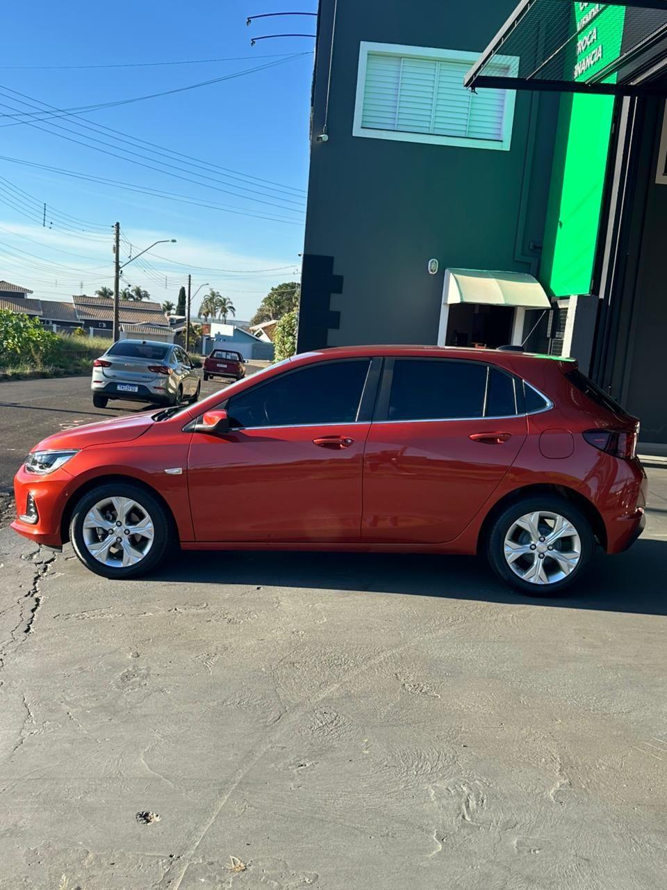 CHEVROLET Onix Hatch - Foto