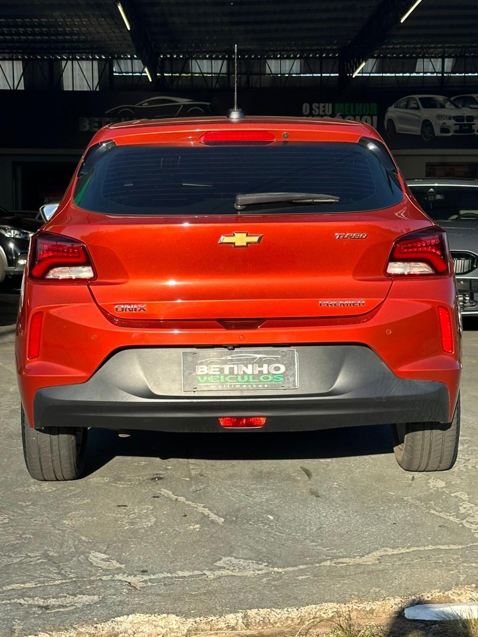 CHEVROLET Onix Hatch - Foto