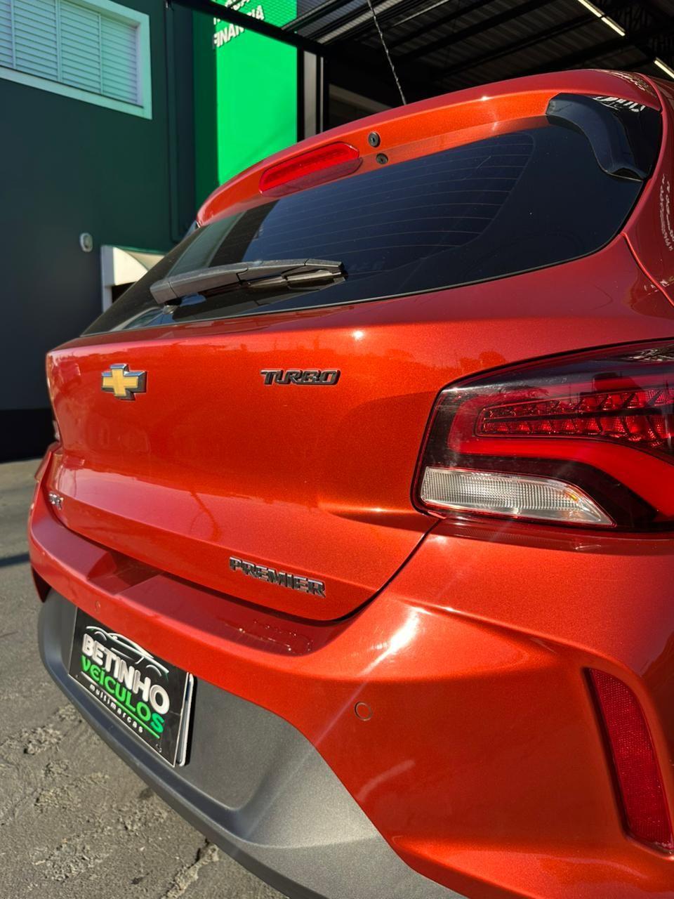 CHEVROLET Onix Hatch - Foto