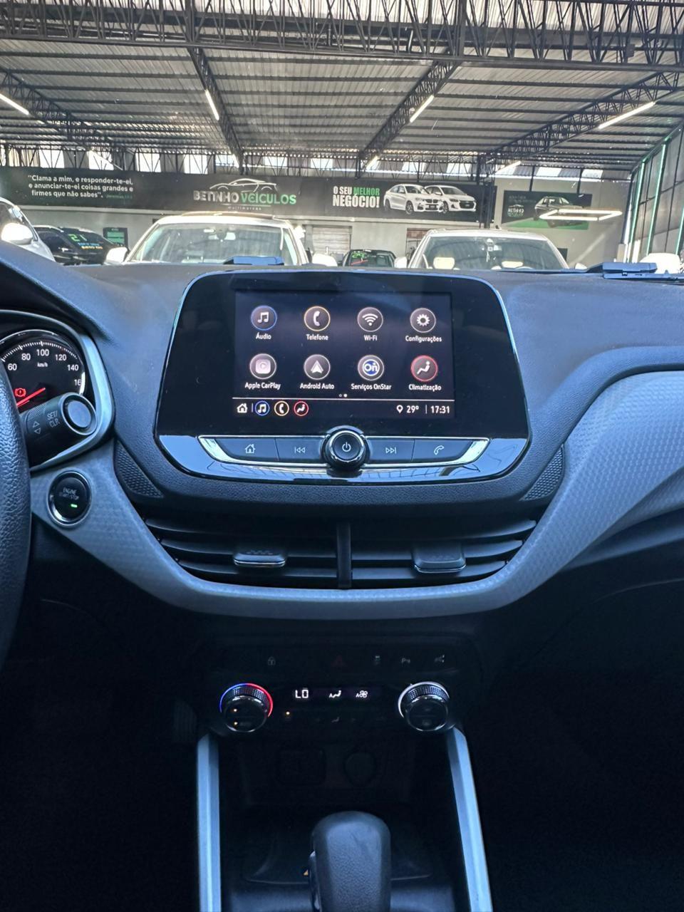 CHEVROLET Onix Hatch - Foto