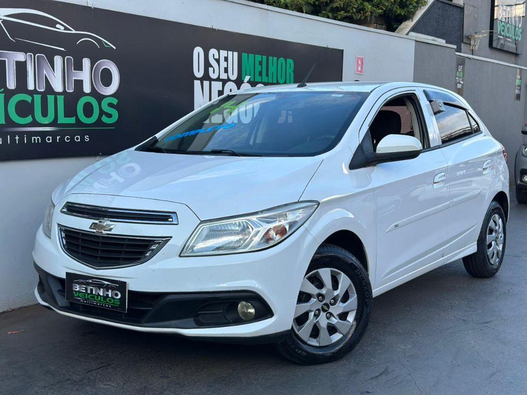CHEVROLET Onix Hatch - Foto