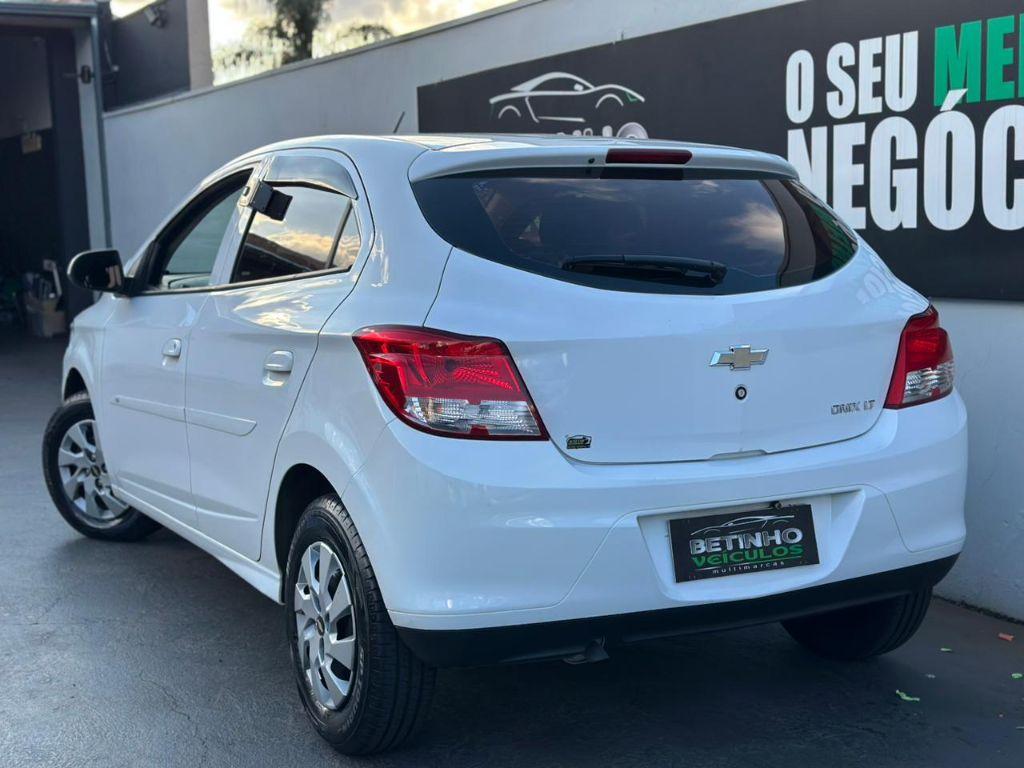 CHEVROLET Onix Hatch - Foto