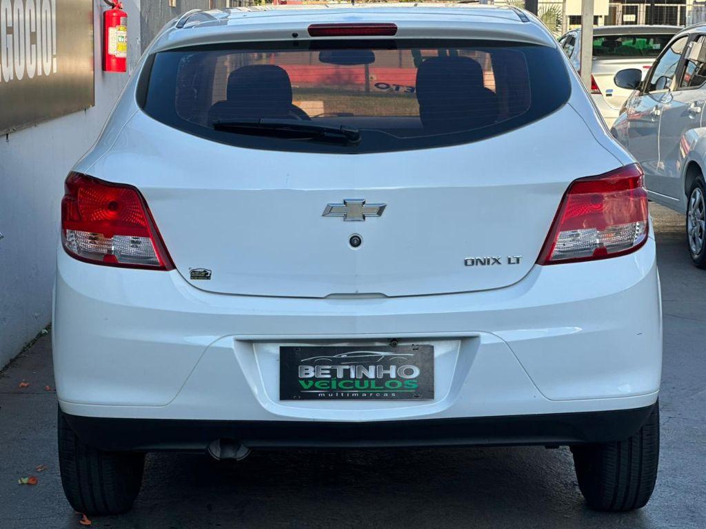 CHEVROLET Onix Hatch - Foto