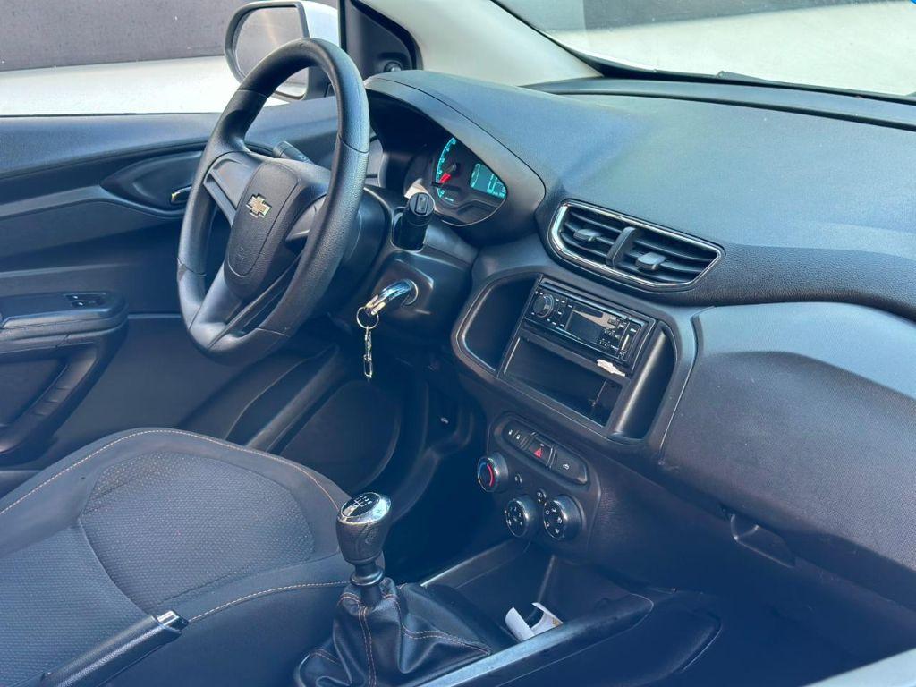 CHEVROLET Onix Hatch - Foto