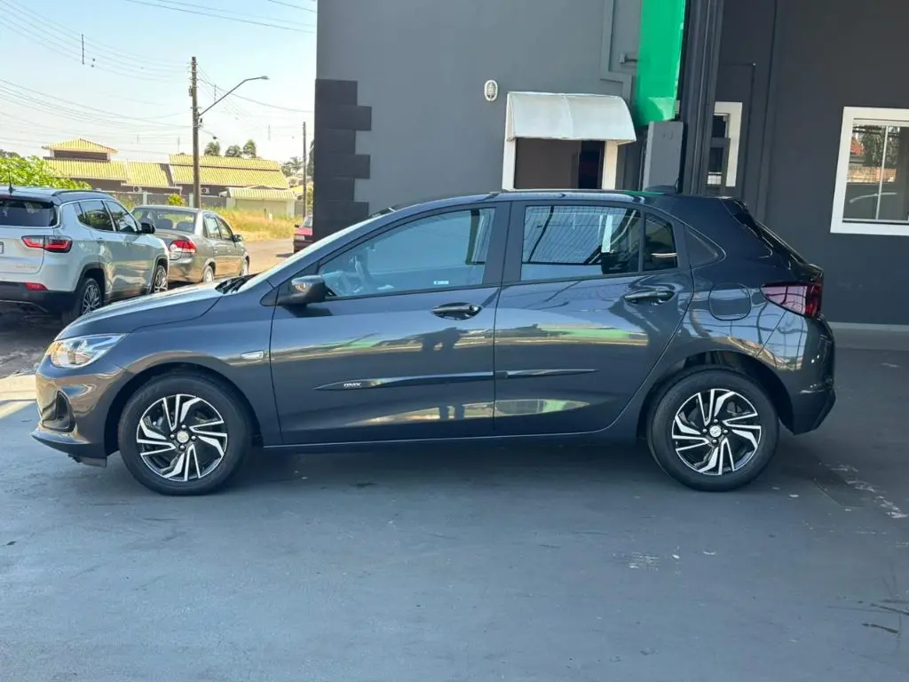 CHEVROLET Onix Hatch - Foto