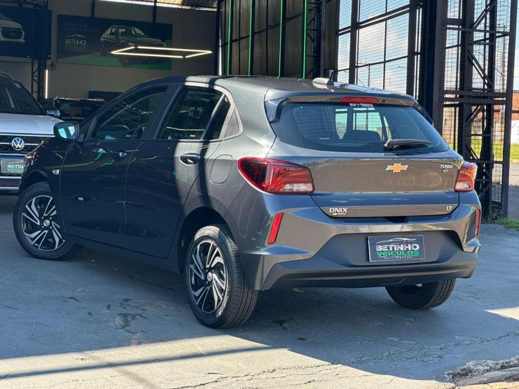 CHEVROLET Onix Hatch - Foto