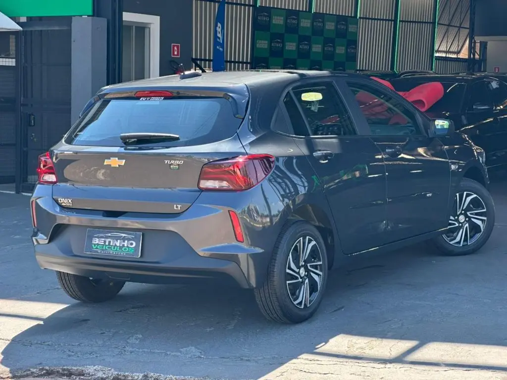 CHEVROLET Onix Hatch - Foto