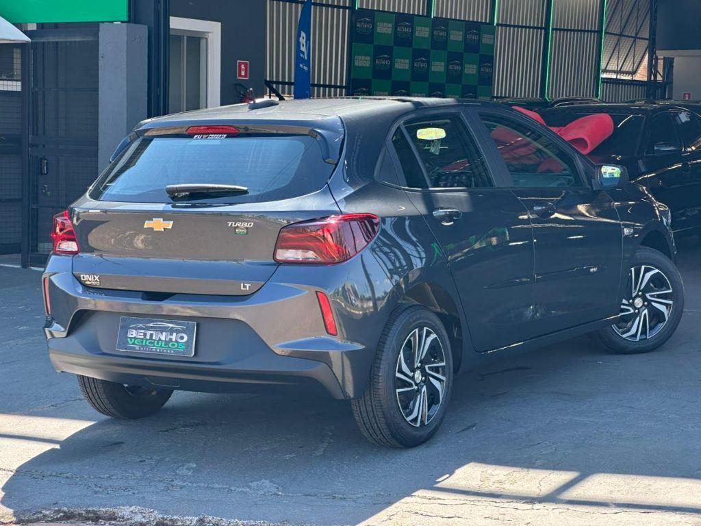 CHEVROLET Onix Hatch - Foto