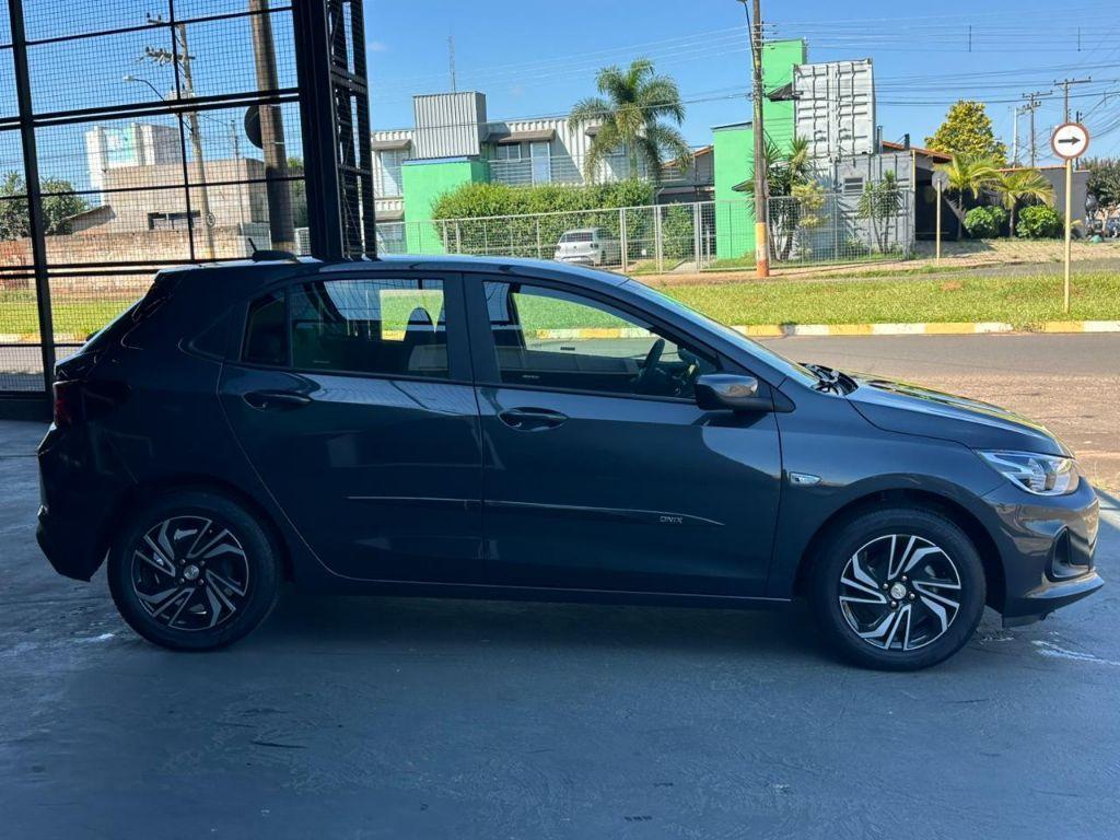 CHEVROLET Onix Hatch - Foto