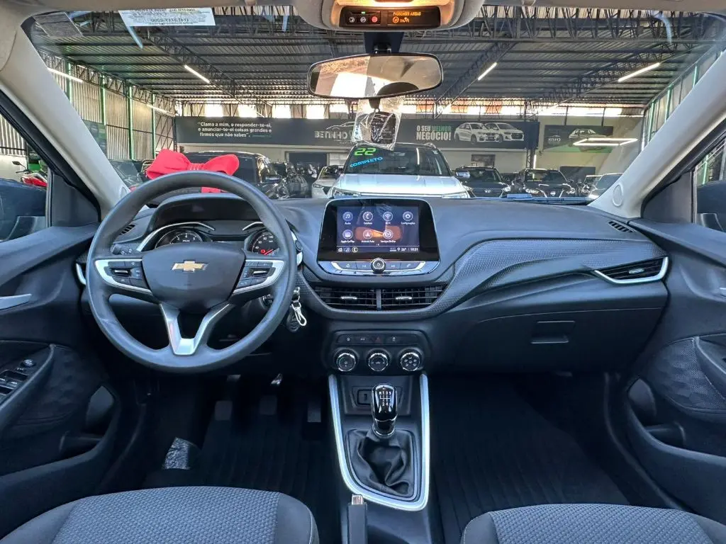 CHEVROLET Onix Hatch - Foto