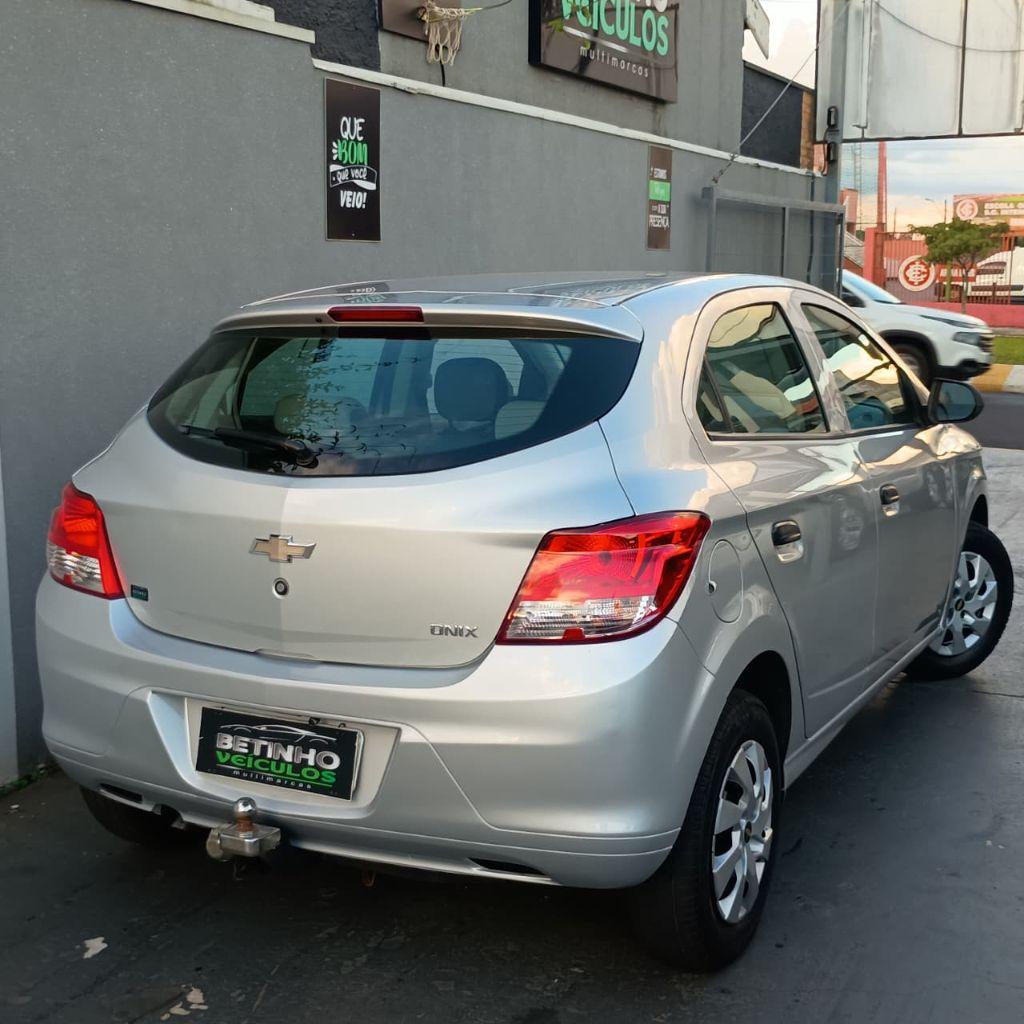 CHEVROLET Onix Hatch - Foto
