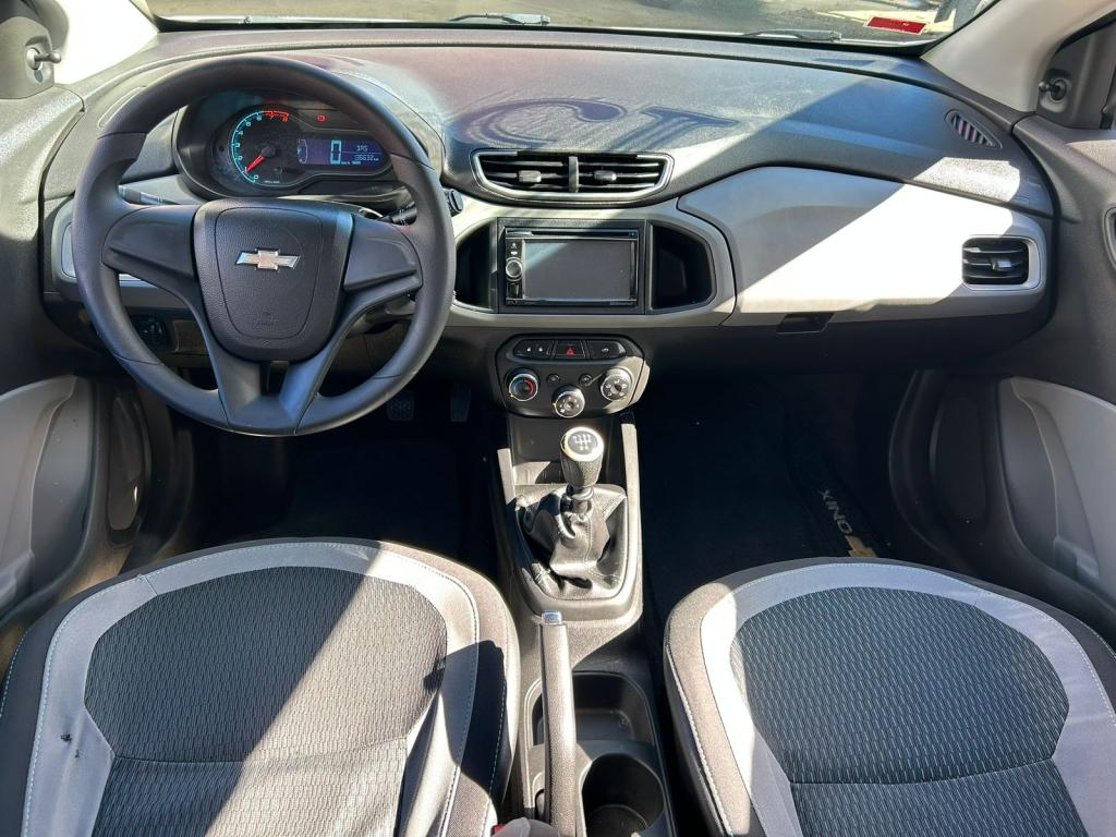 CHEVROLET Onix Hatch - Foto