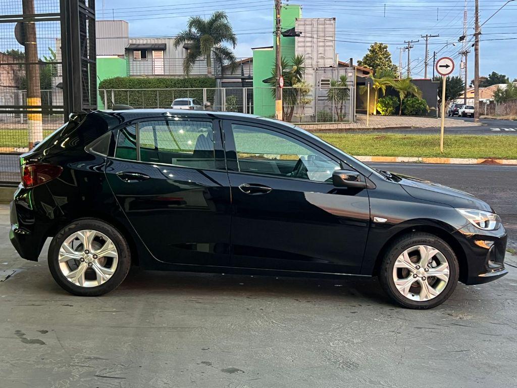CHEVROLET Onix Hatch - Foto