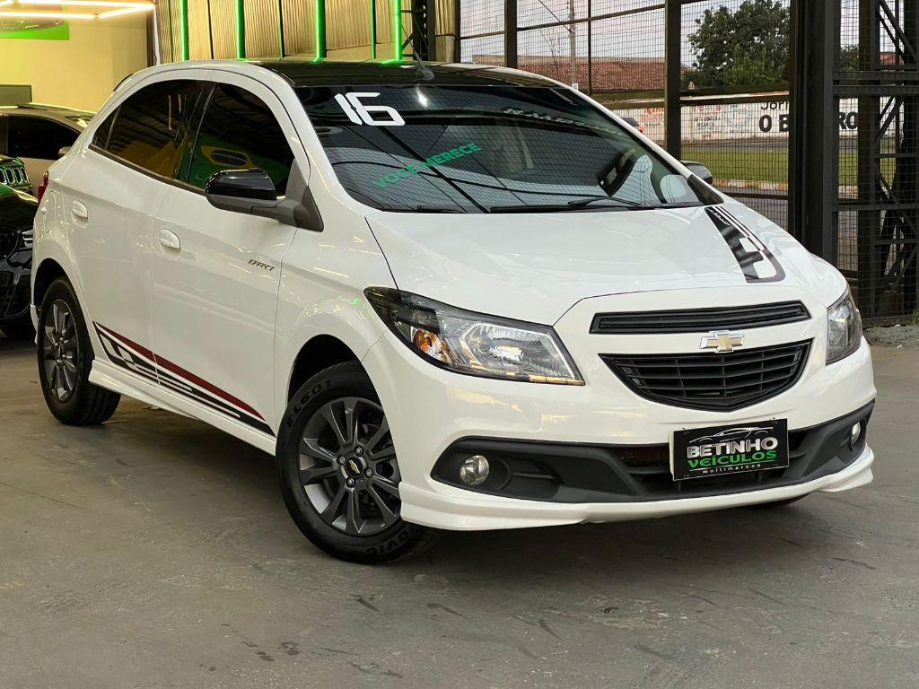 CHEVROLET Onix Hatch - Foto