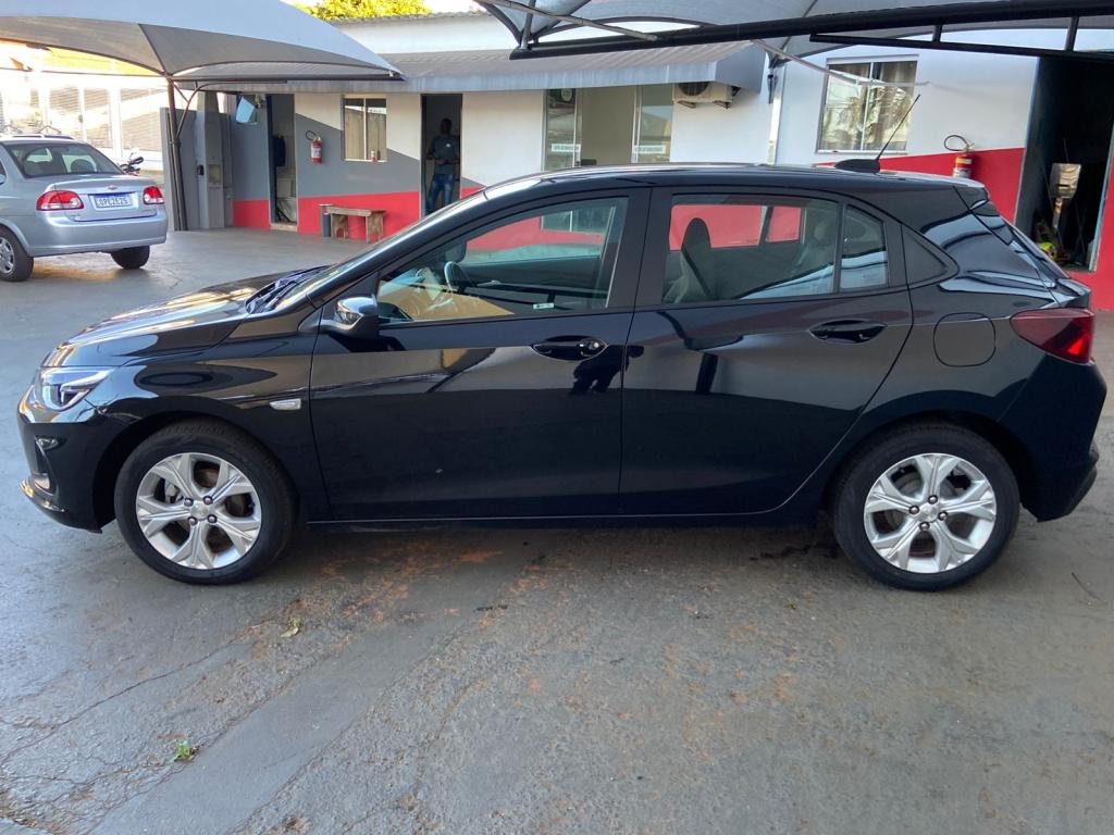 CHEVROLET Onix Hatch - Foto