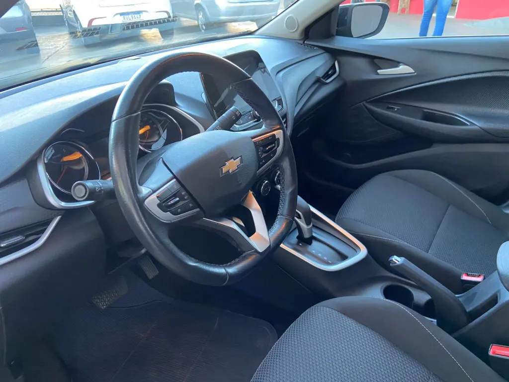 CHEVROLET Onix Hatch - Foto
