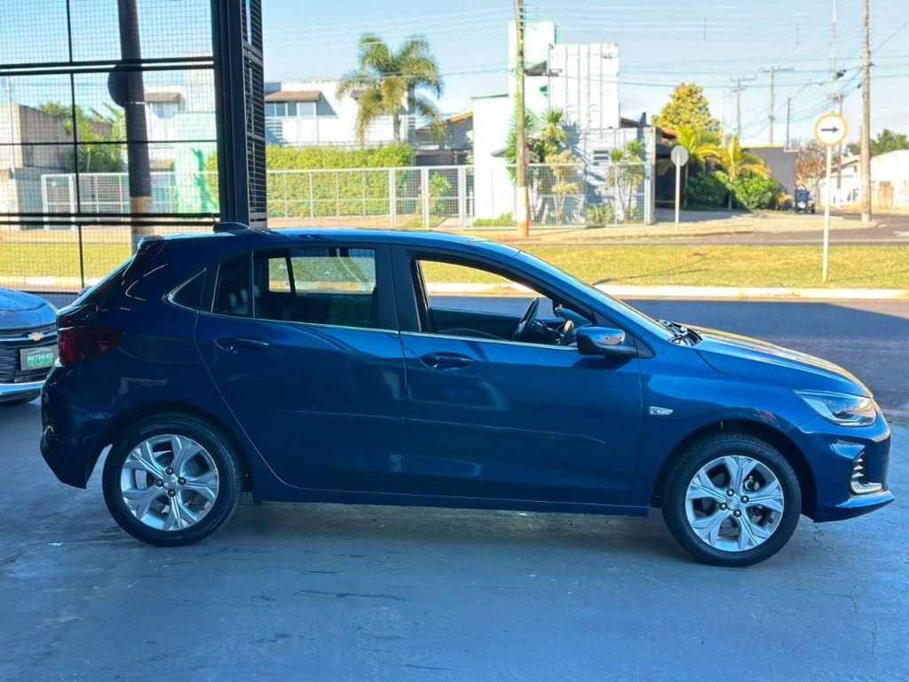 CHEVROLET Onix Hatch - Foto