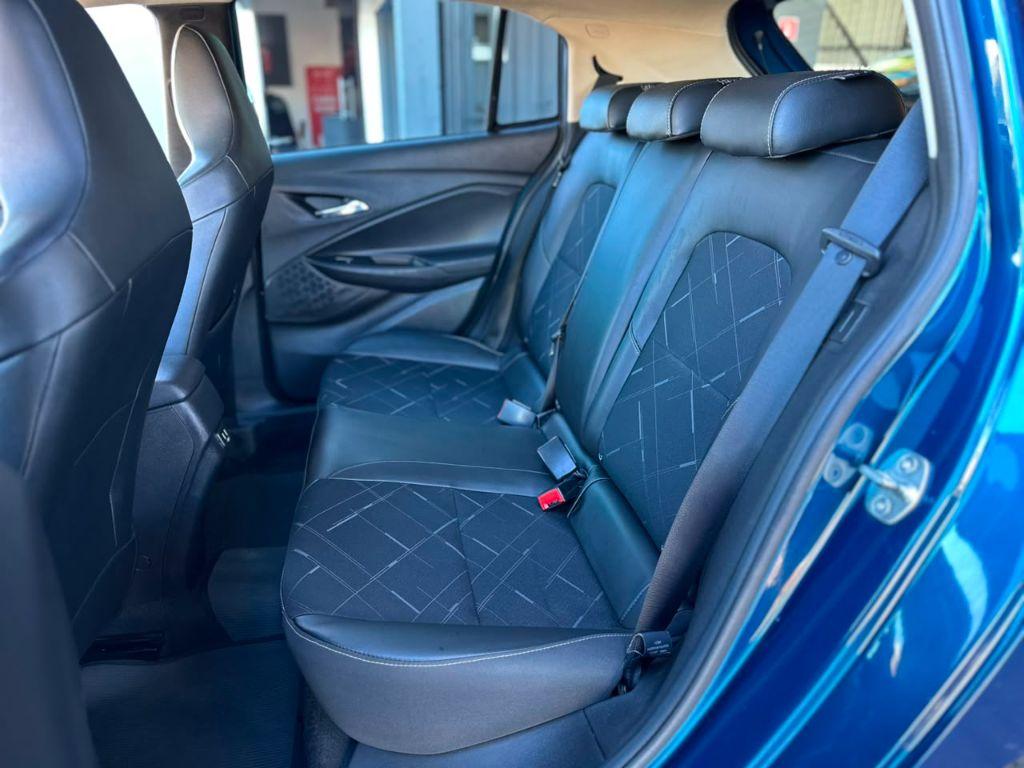 CHEVROLET Onix Hatch - Foto