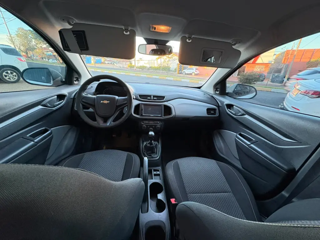 CHEVROLET Onix Hatch - Foto