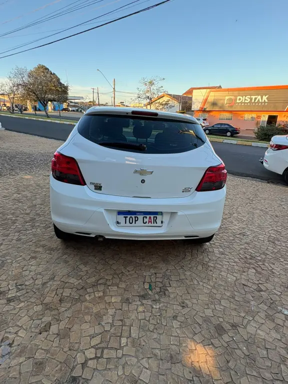 CHEVROLET Onix Hatch - Foto