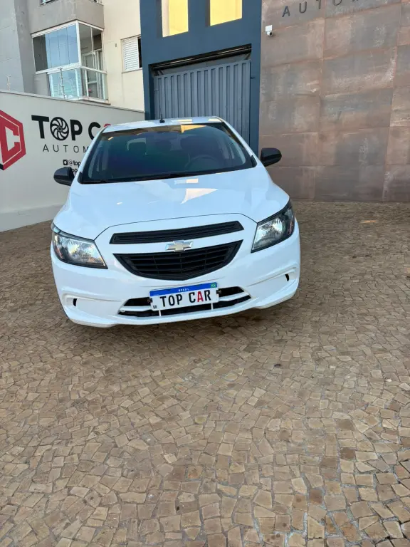 CHEVROLET Onix Hatch - Foto