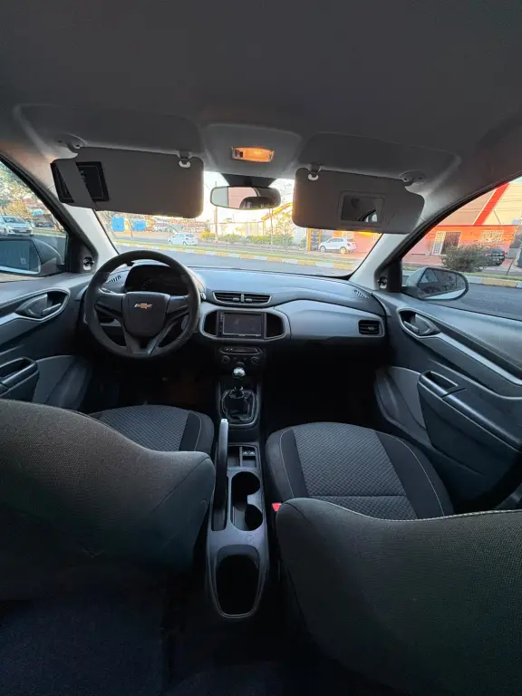 CHEVROLET Onix Hatch - Foto