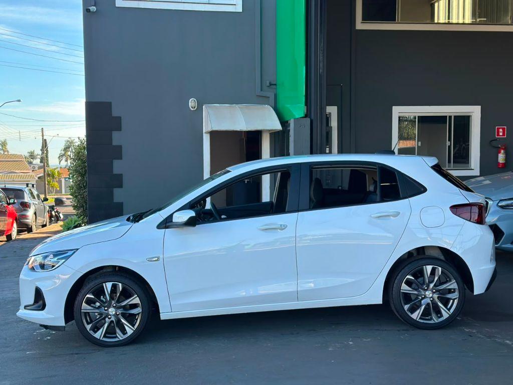 CHEVROLET Onix Hatch - Foto