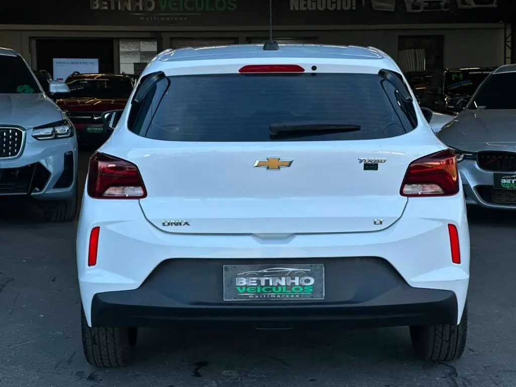 CHEVROLET Onix Hatch - Foto