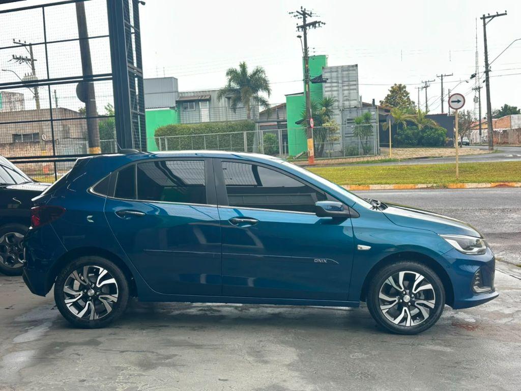 CHEVROLET Onix Hatch - Foto