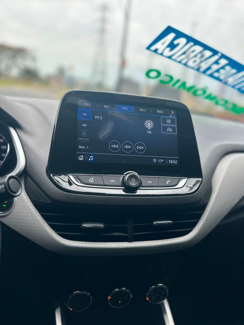CHEVROLET Onix Hatch - Foto