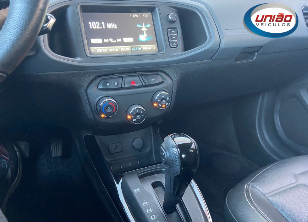 CHEVROLET Onix Hatch - Foto