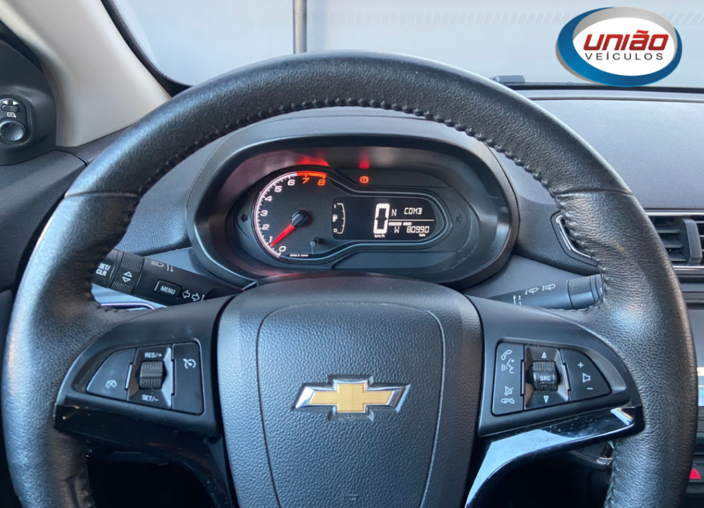 CHEVROLET Onix Hatch - Foto