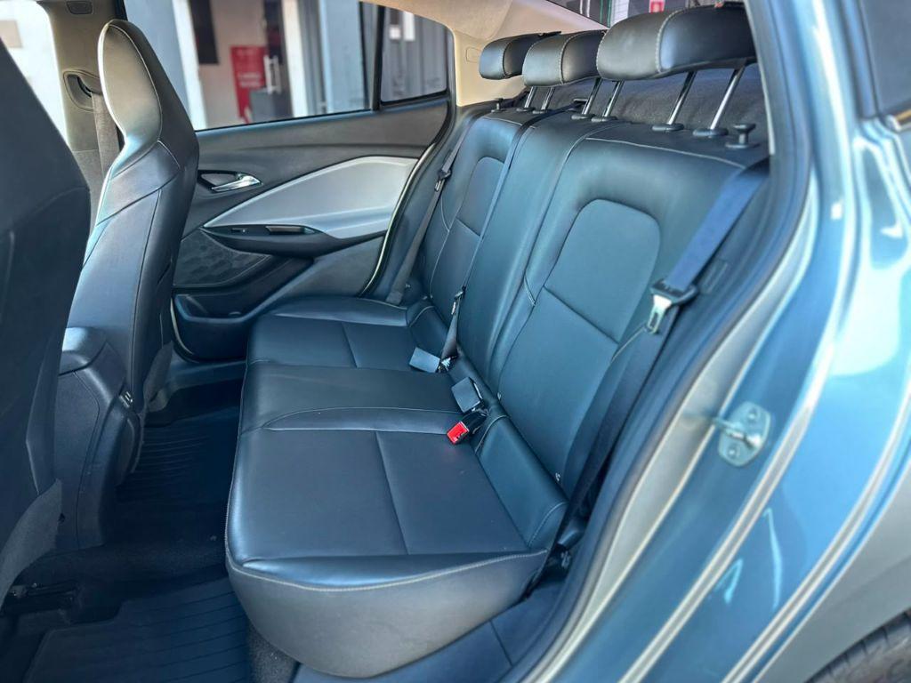 CHEVROLET Onix Sedan - Foto