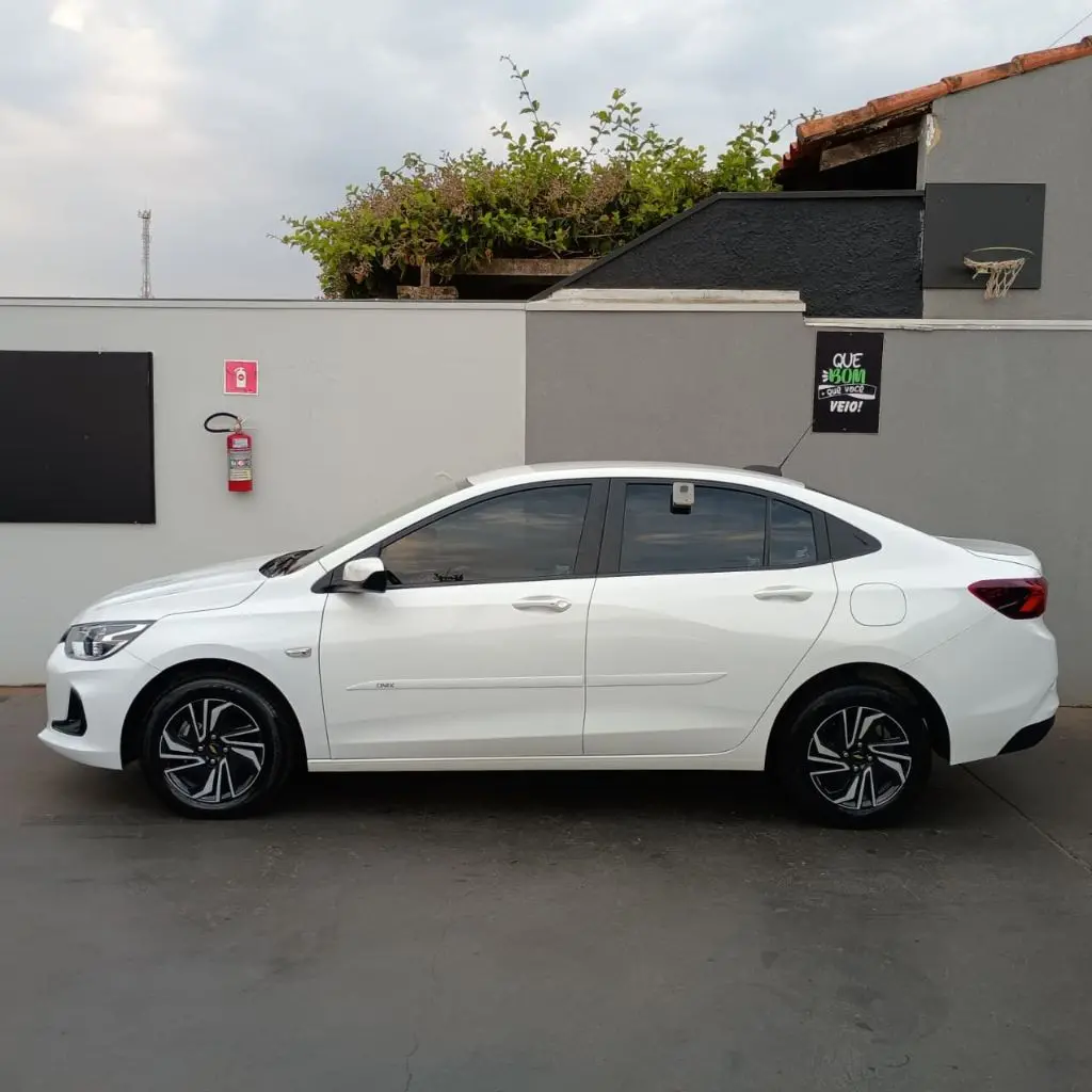 CHEVROLET Onix Sedan - Foto
