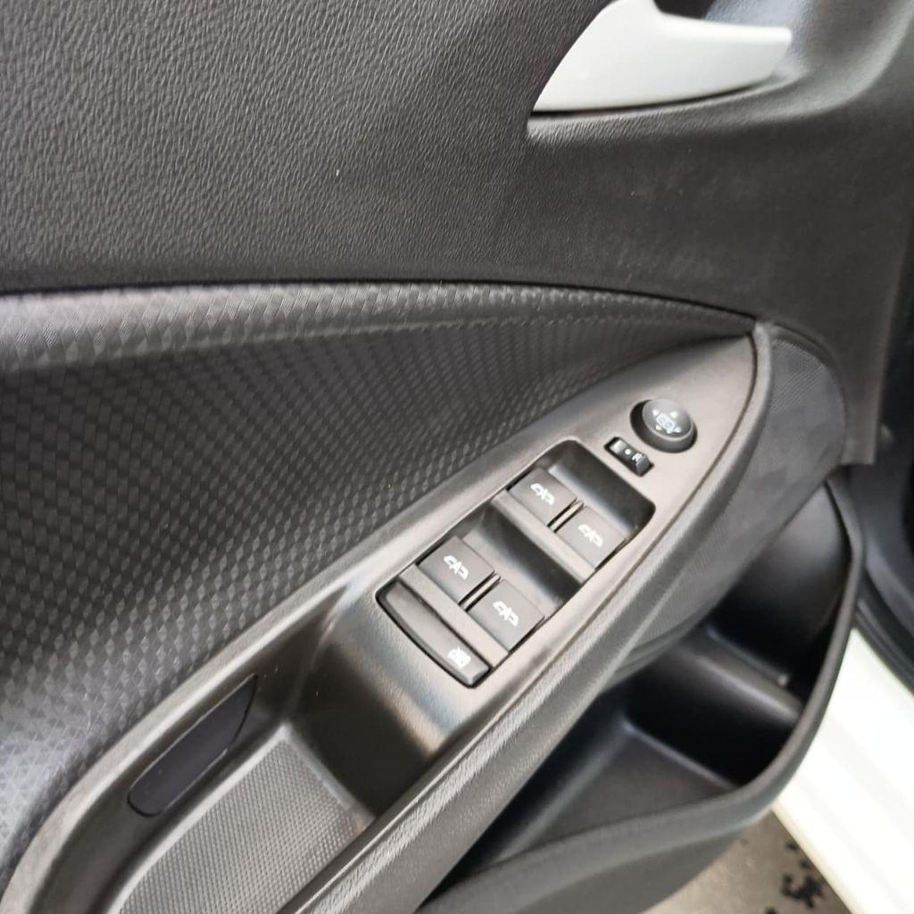 CHEVROLET Onix Sedan - Foto