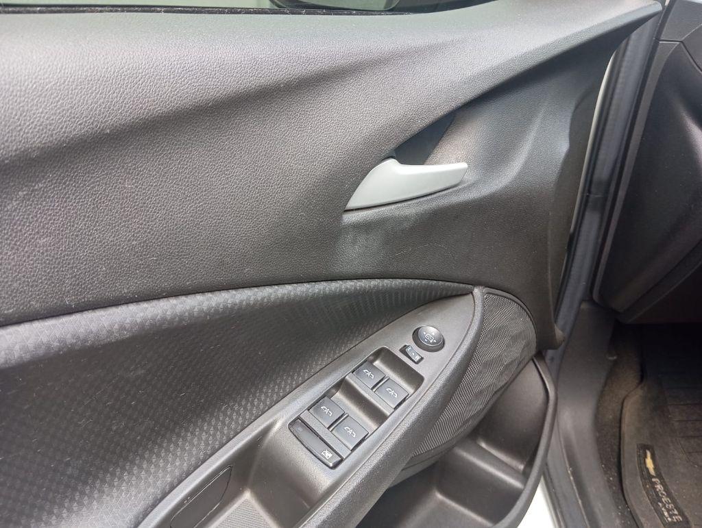 CHEVROLET Onix Sedan - Foto