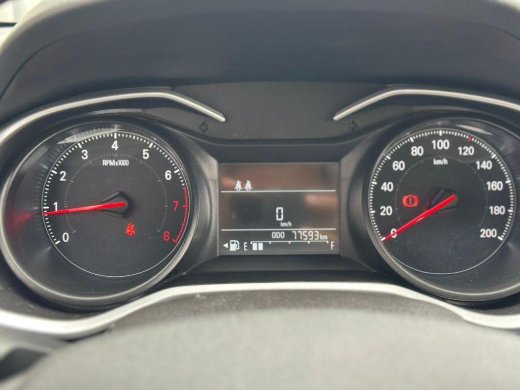 CHEVROLET Onix Sedan - Foto