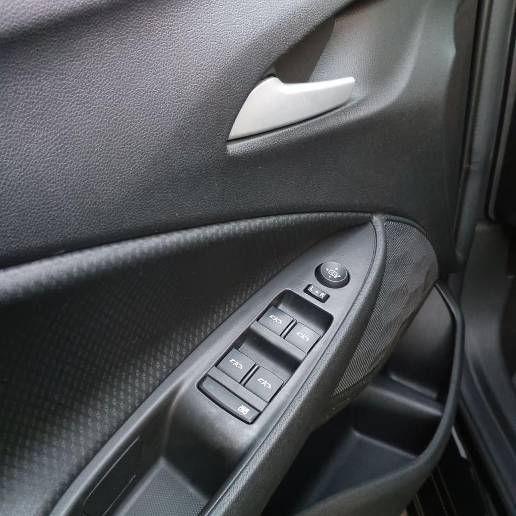 CHEVROLET Onix Sedan - Foto