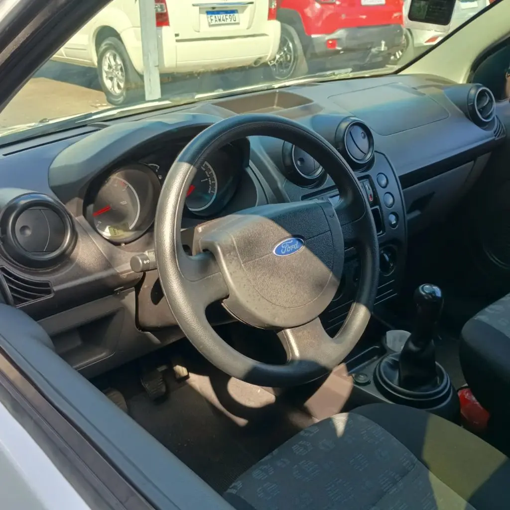 FORD Fiesta Hatch - Foto