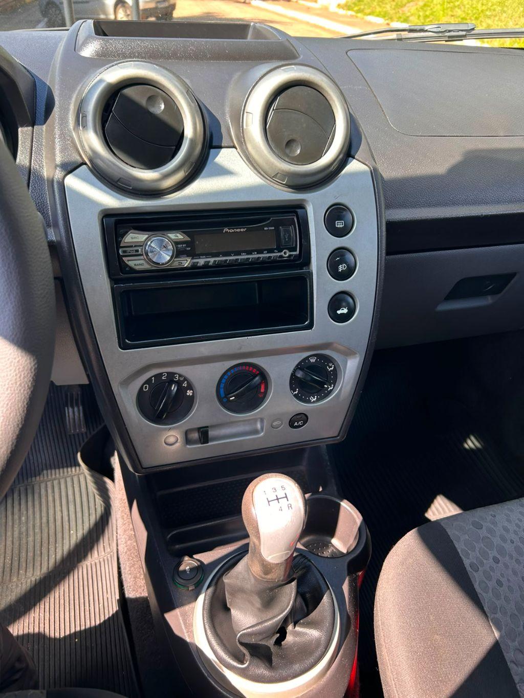 FORD Fiesta Hatch - Foto