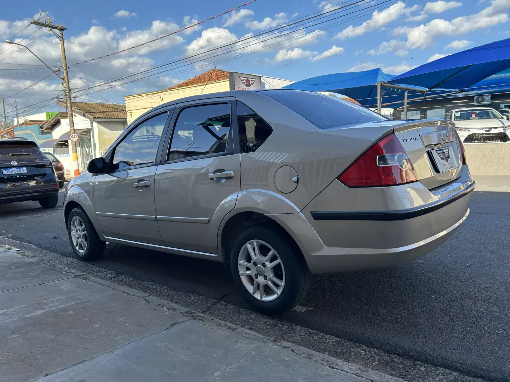 FORD Fiesta Sedan - Foto