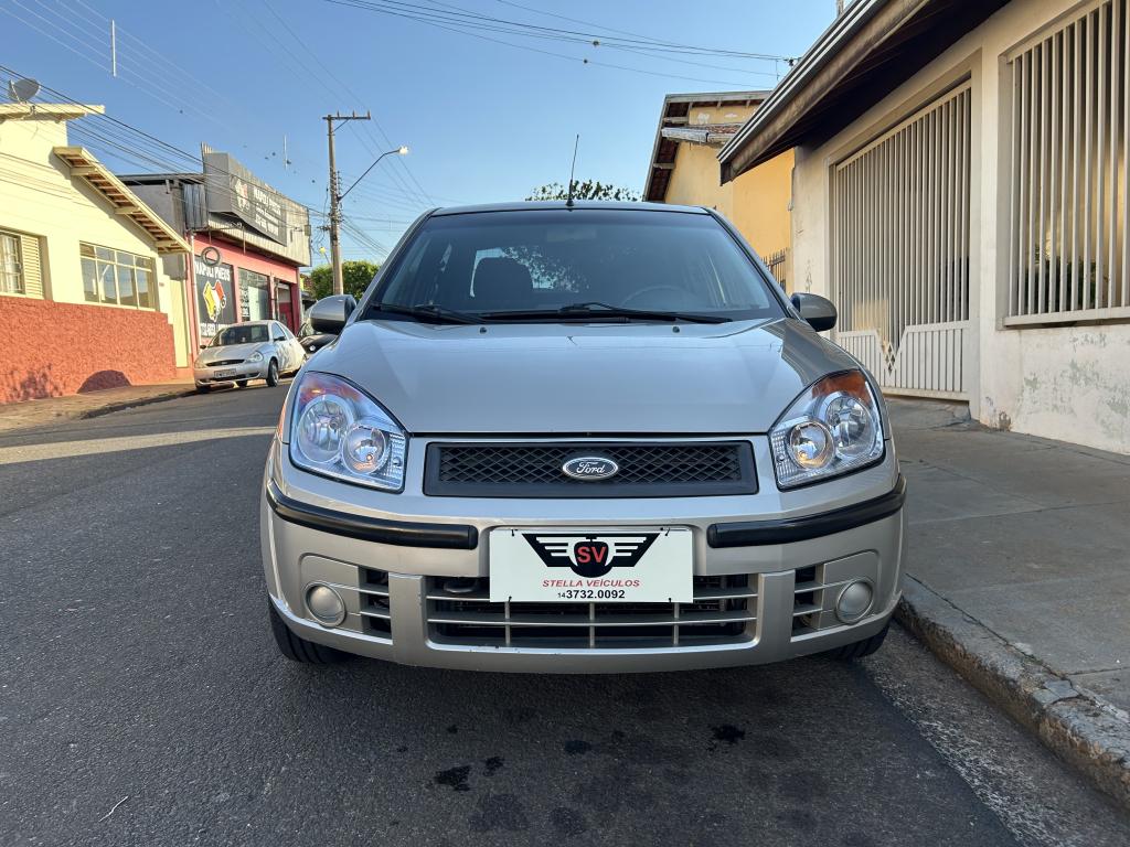 FORD Fiesta Sedan - Foto
