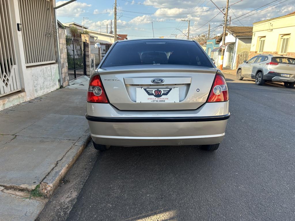 FORD Fiesta Sedan