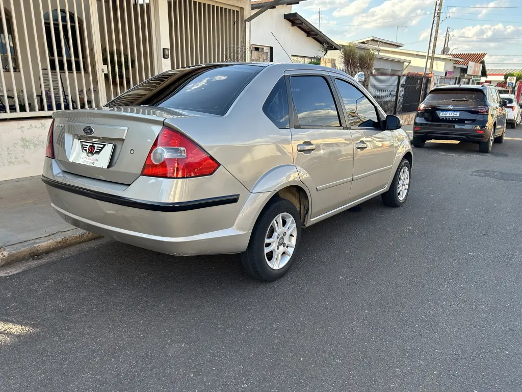 FORD Fiesta Sedan - Foto