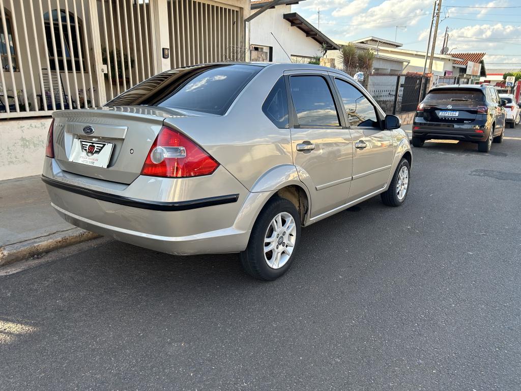 FORD Fiesta Sedan - Foto