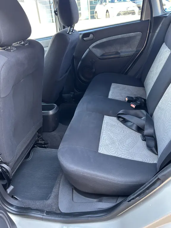 FORD Fiesta Sedan - Foto