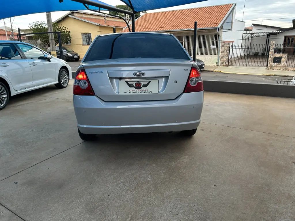 FORD Fiesta Sedan - Foto