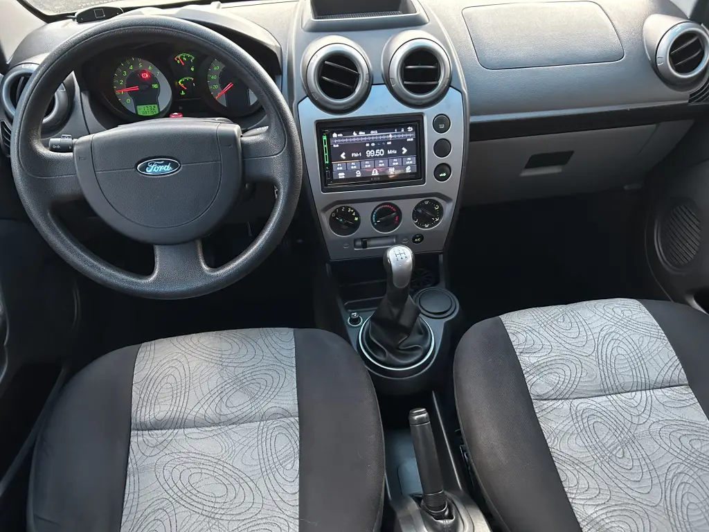 FORD Fiesta Sedan - Foto